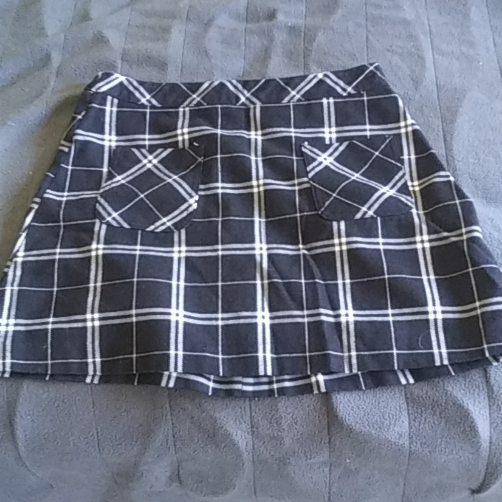 skirt - Picture 2 of 2